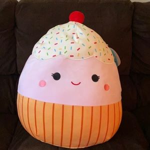 Clara Squishmallow